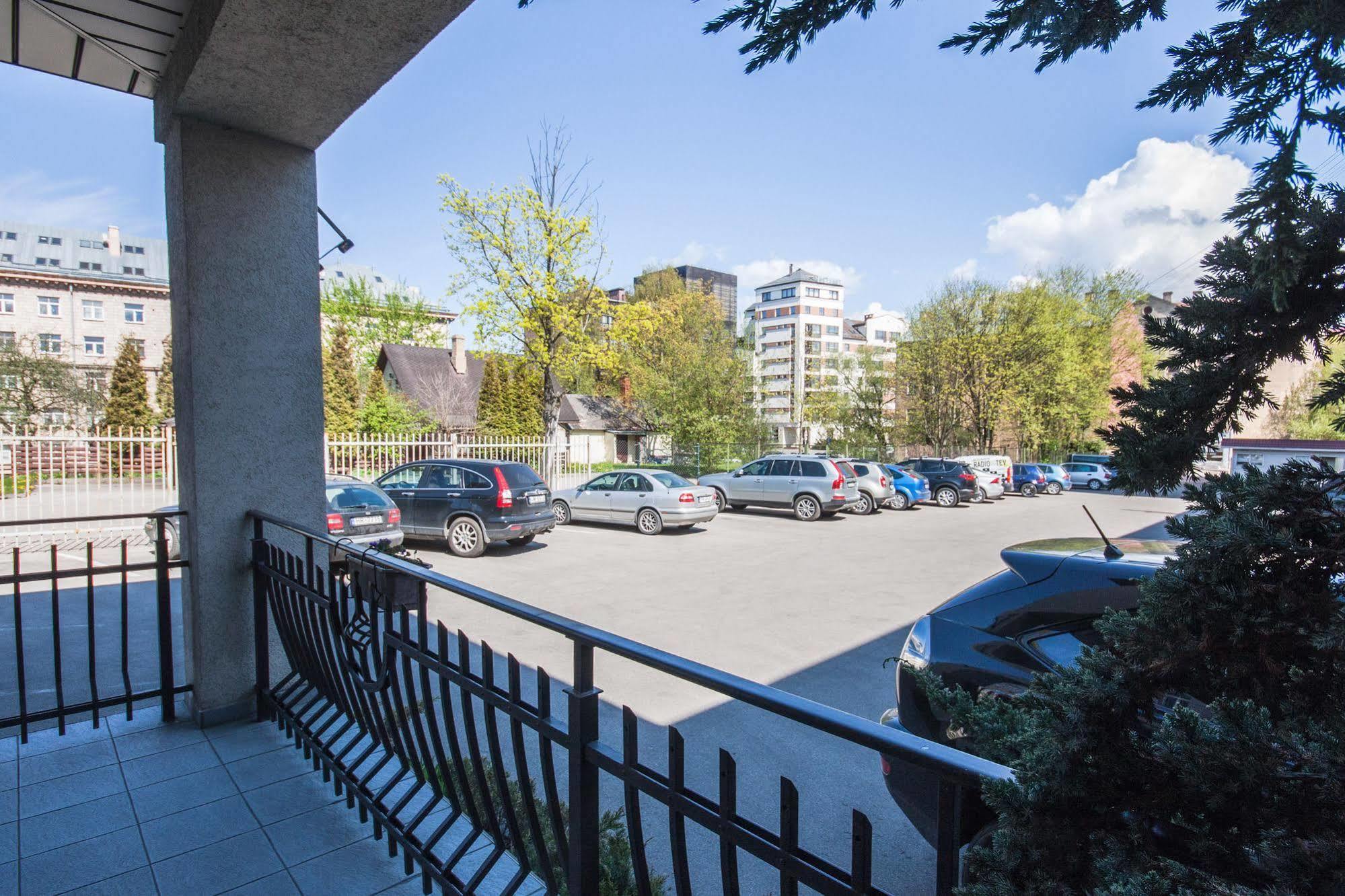 Hotel Kert FREE PARKING Riga Buitenkant foto